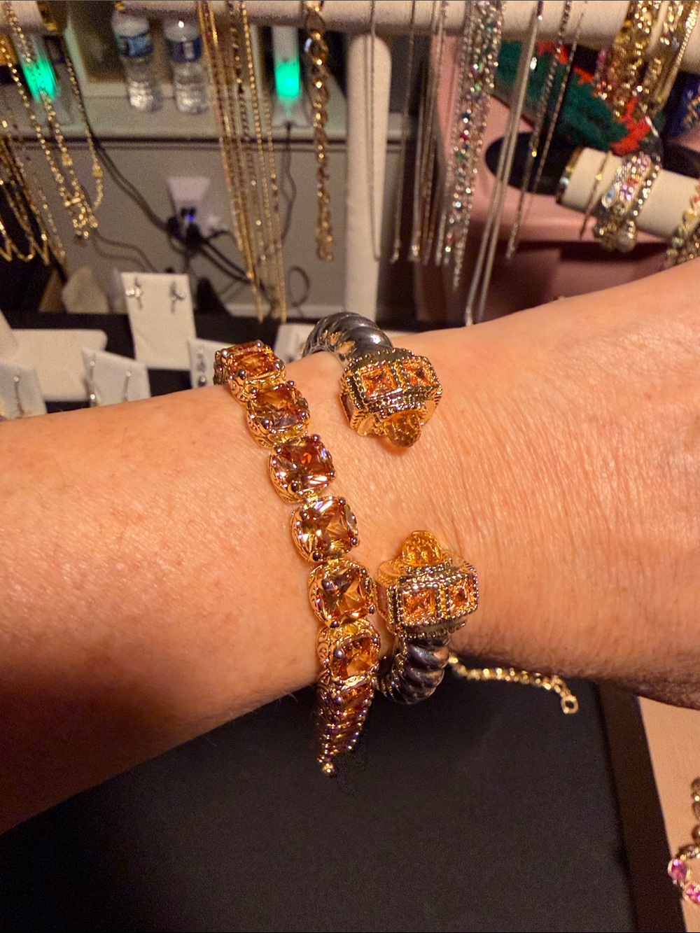 18K triple plated gold large citrine stone toggle bracelet. SZ 7-8” - Picture 7 of 8